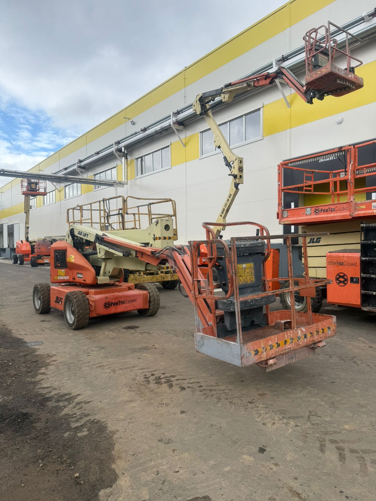 JLG E 450 AJ loading=